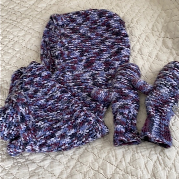 lululemon athletica Accessories - Lululemon Hickey-hider hooded scarf and Mitten set